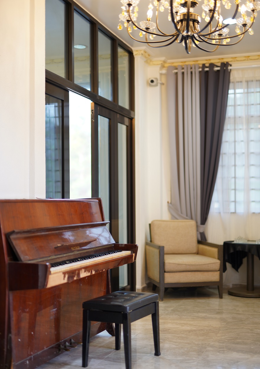 Piano corner near lobby